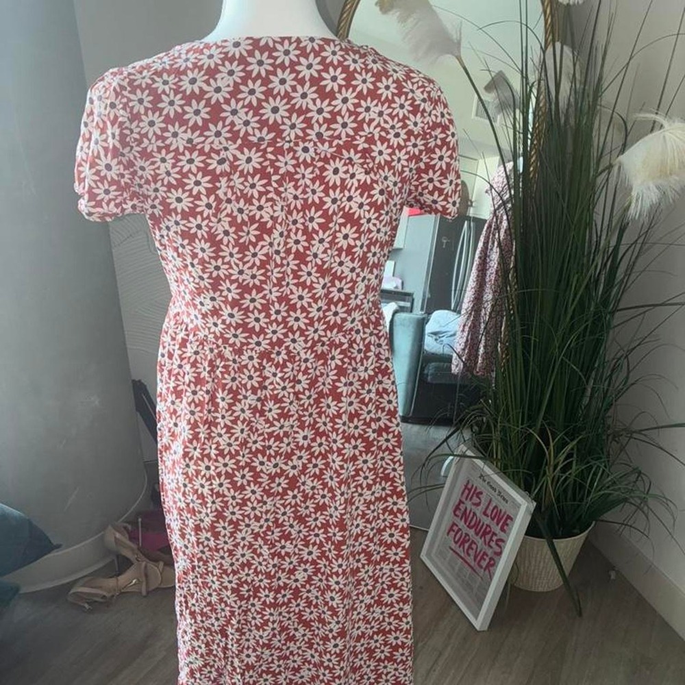 Madewll Red floral midi dress with button-up front and V-neckline - Picture 2 of 3